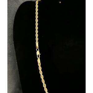 18K Gold Filled Bubble Letter W Pendant Necklace | 18" 2.5mm Rope Chain